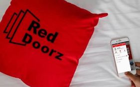 RedDoorz Syariah near RSU Suaka Insan